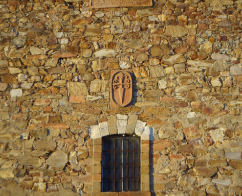 Escudo de la orden de Santiago en San Cebrian de Castro